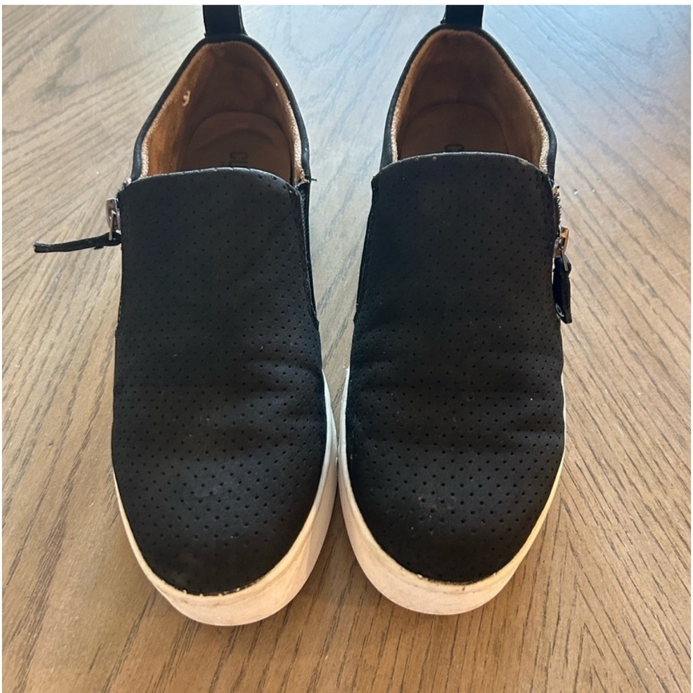 Cushionaire womens black zipper shoes size 6 1/2 Wide